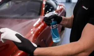 Jak często woskować auto? Twój lakier powie Ci kiedy