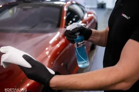 Jak często woskować auto? Twój lakier powie Ci kiedy