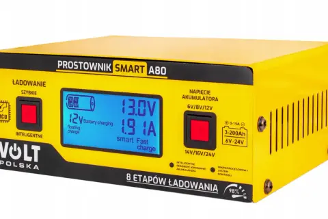 Żółty prostownik samochodowy Volt Polska SMART A80 z wyświetlaczem pokazującym 13.0V i 1.9A.