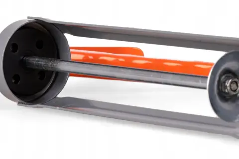 Pistolet do akrylu z pomarańczowym uchwytem i metalowym mechanizmem.