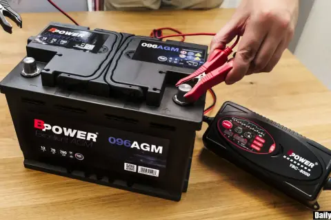 Kiedy odłączyć prostownik? Poznaj sygnały i chroń akumulator