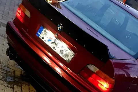 Duży spoiler do BMW E36: Wybór, montaż i prawo poradnik eksperta