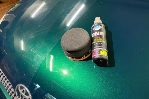 Jak polerować auto ręcznie? Blask lakieru bez wizyty u detailera!