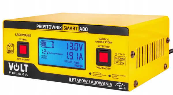 Żółty prostownik samochodowy Volt Polska SMART A80 z wyświetlaczem pokazującym 13.0V i 1.9A.