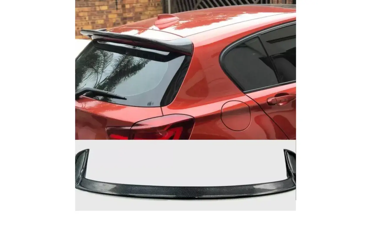 Tylny spoiler z włókna węglowego na czerwonym BMW F20/F21.