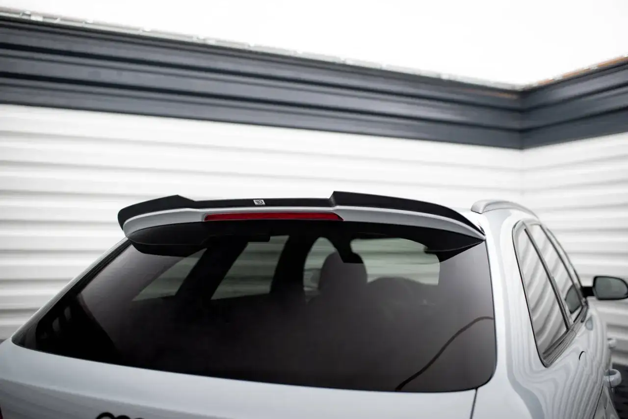 Elegancki spoiler dachowy do Audi A4 Avant, dodający sportowego charakteru.