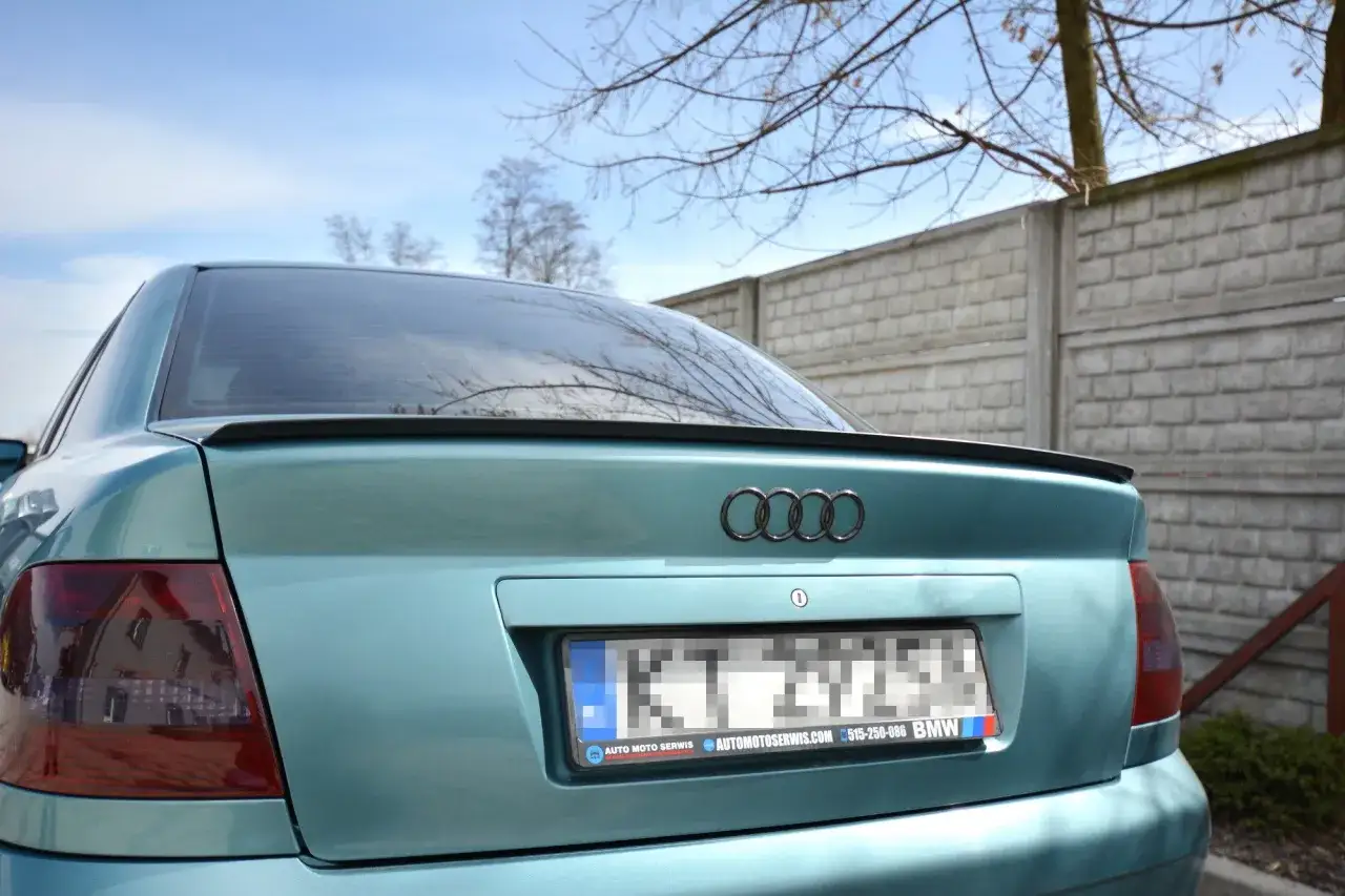 Audi A4 B5 sedan ze spoilerem i Audi A4 B5 avant ze spoilerem porównanie