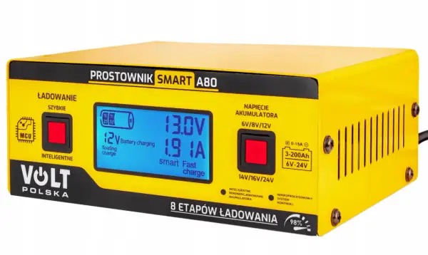 Żółty prostownik samochodowy Volt Polska SMART A80 z wyświetlaczem pokazującym 13.0V i 1.9A.